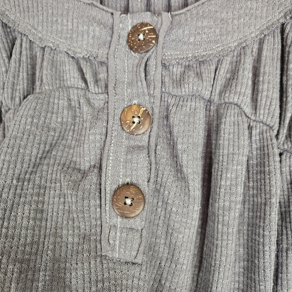 Free People Must Have Henley Gray Waffle Thermal Top Size XS Long Sleeve Light - Picture 7 of 11